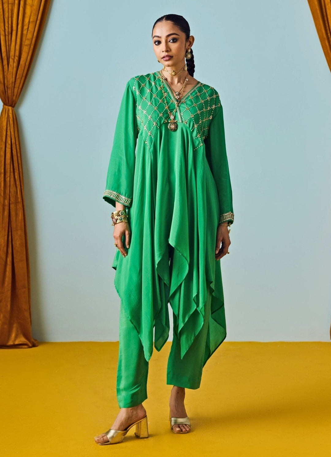 Green Crepe Silk Kurta Pants Set Prahnaaya - Fabilicious Fashion