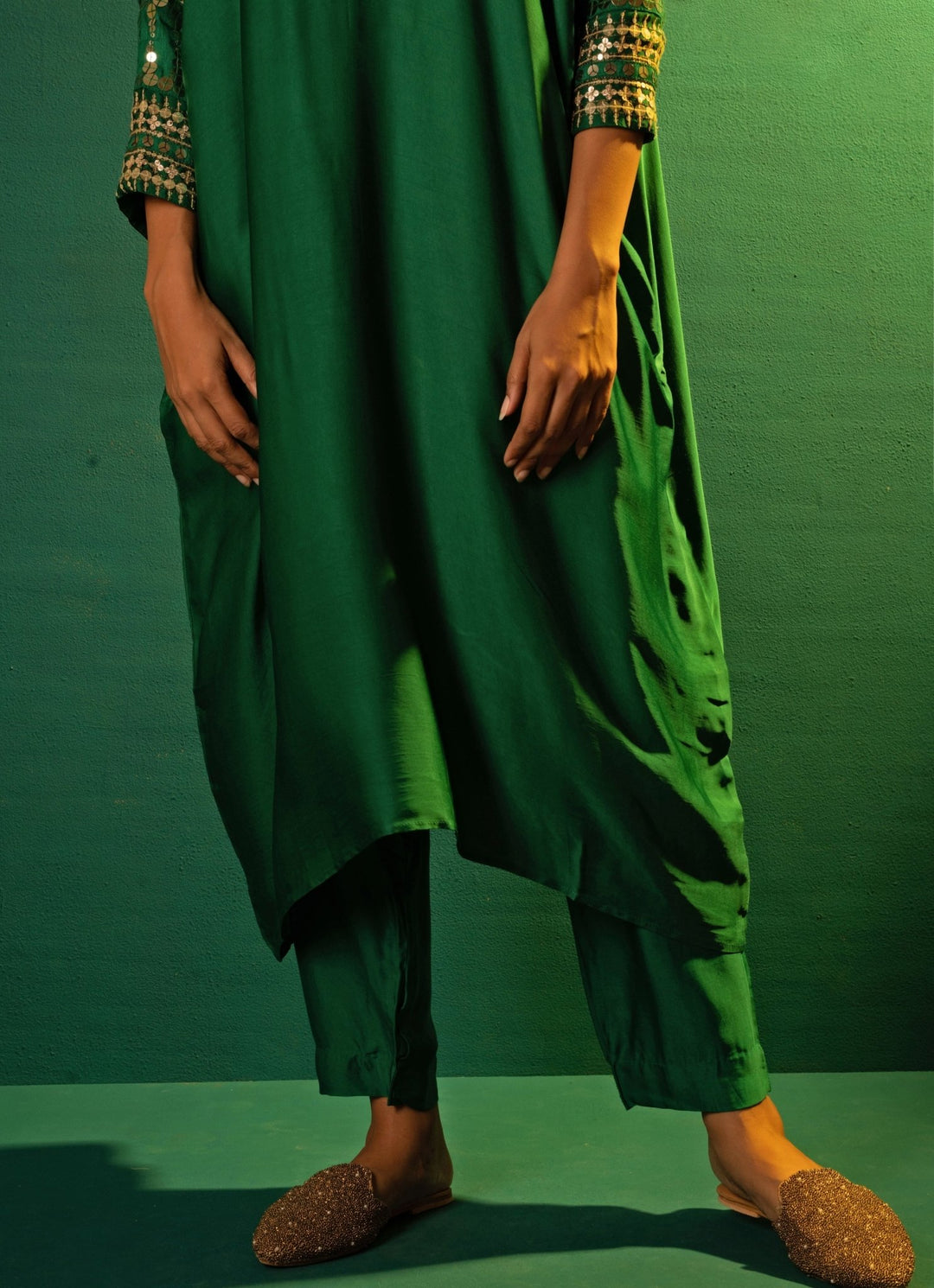 Green Embroidered Anti - Fit Kurta Pant Set Prahnaaya - Fabilicious Fashion
