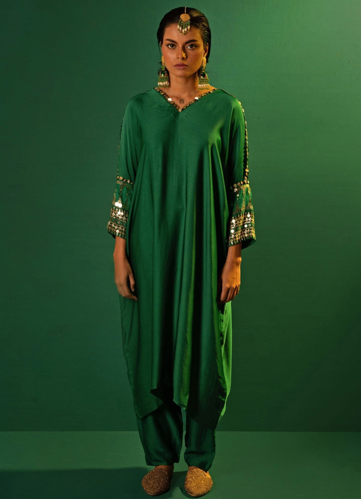 Green Embroidered Anti - Fit Kurta Pant Set Prahnaaya - Fabilicious Fashion