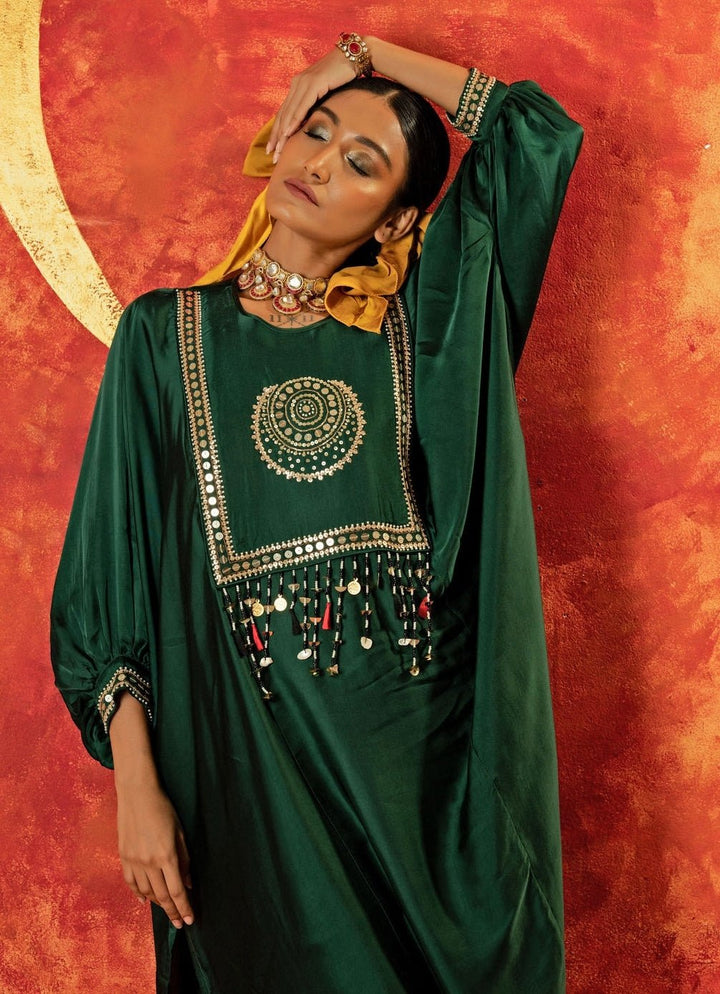 Green Embroidered Anti - Fit Kurta Set Prahnaaya - Fabilicious Fashion