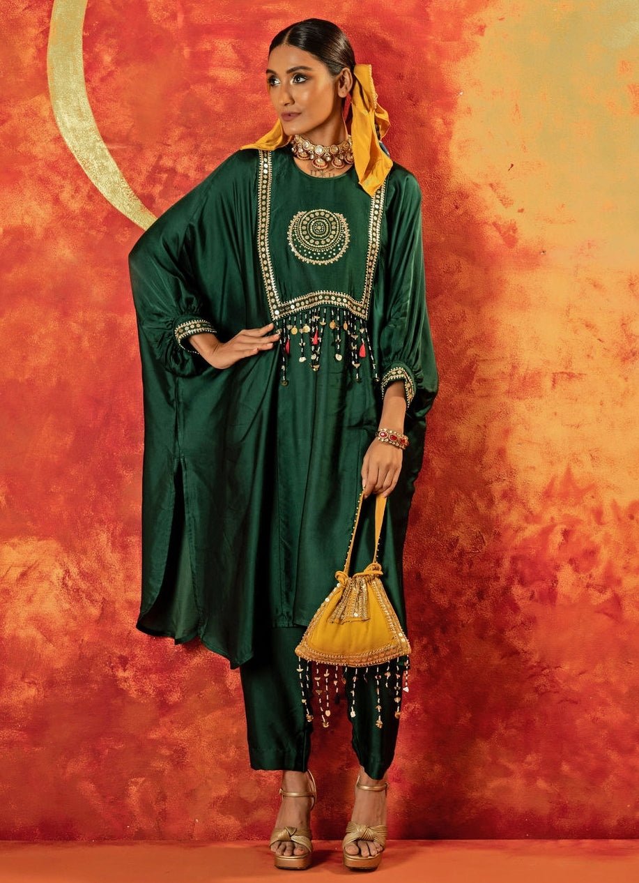 Green Embroidered Anti - Fit Kurta Set Prahnaaya - Fabilicious Fashion