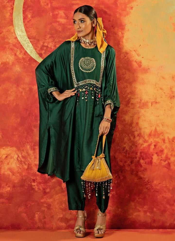Green Embroidered Anti - Fit Kurta Set Prahnaaya - Fabilicious Fashion