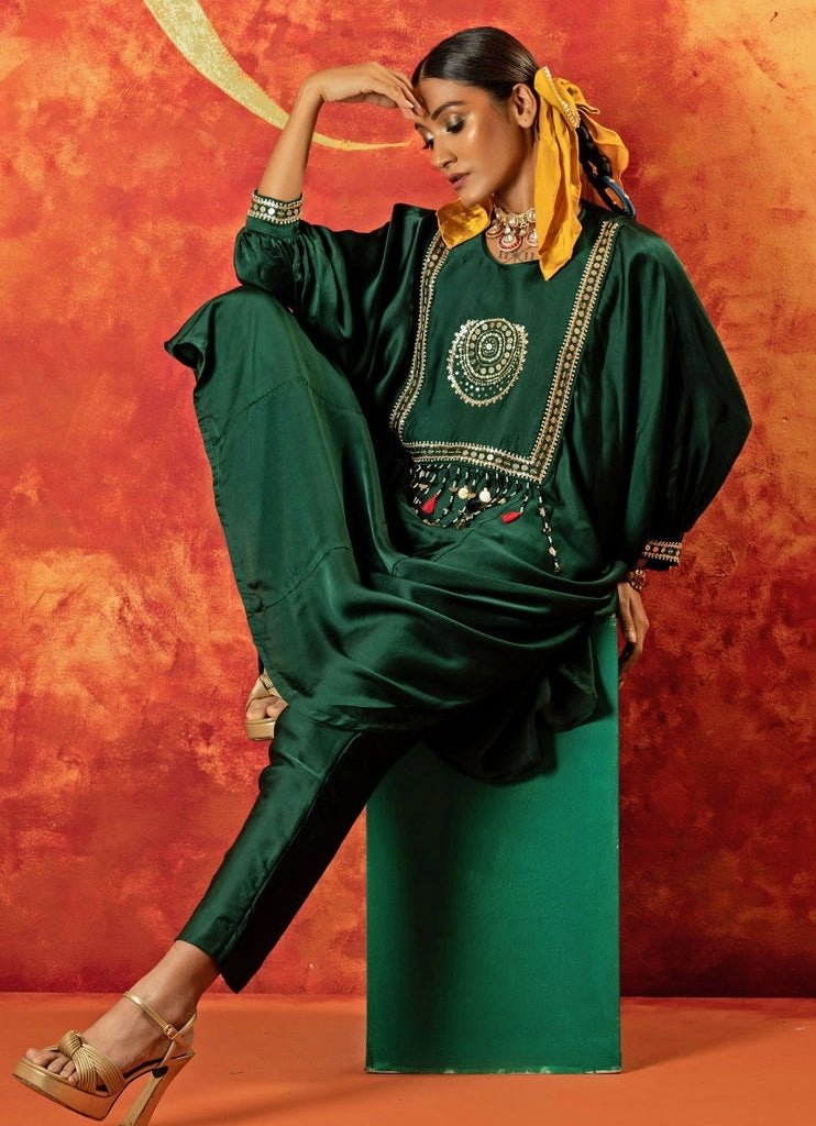 Green Embroidered Anti - Fit Kurta Set Prahnaaya - Fabilicious Fashion