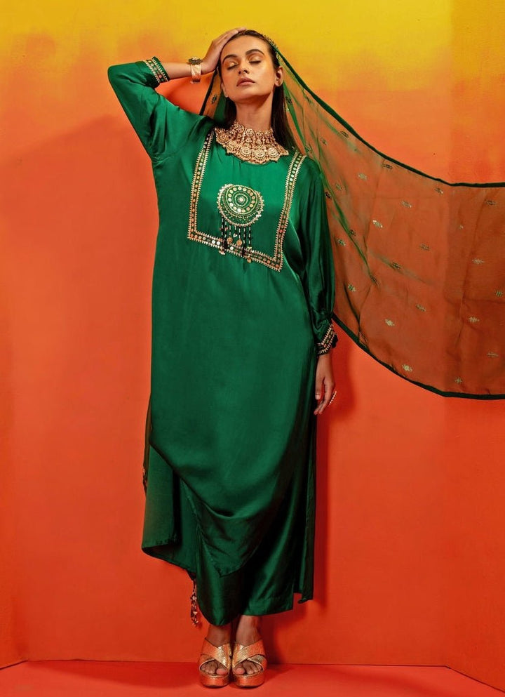 Green Embroidered Kurta Set Prahnaaya - Fabilicious Fashion