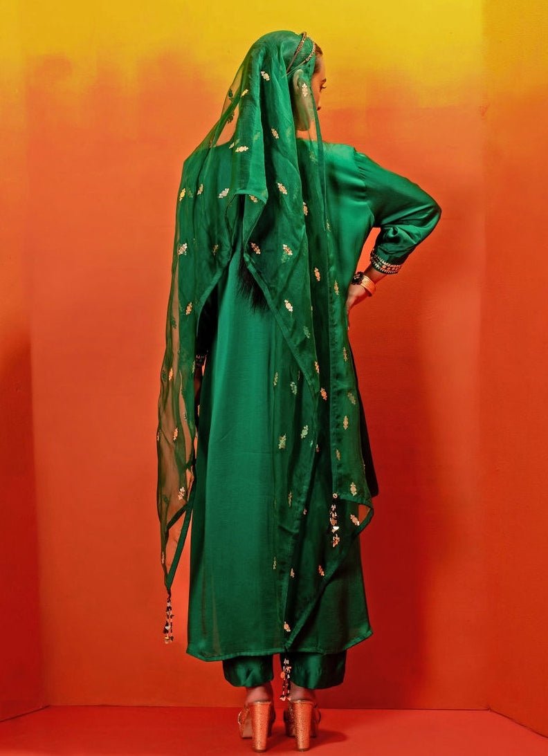 Green Embroidered Kurta Set Prahnaaya - Fabilicious Fashion