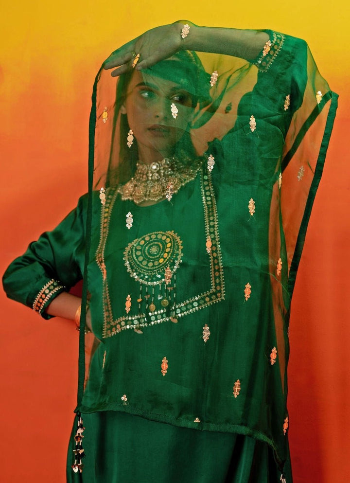 Green Embroidered Kurta Set Prahnaaya - Fabilicious Fashion