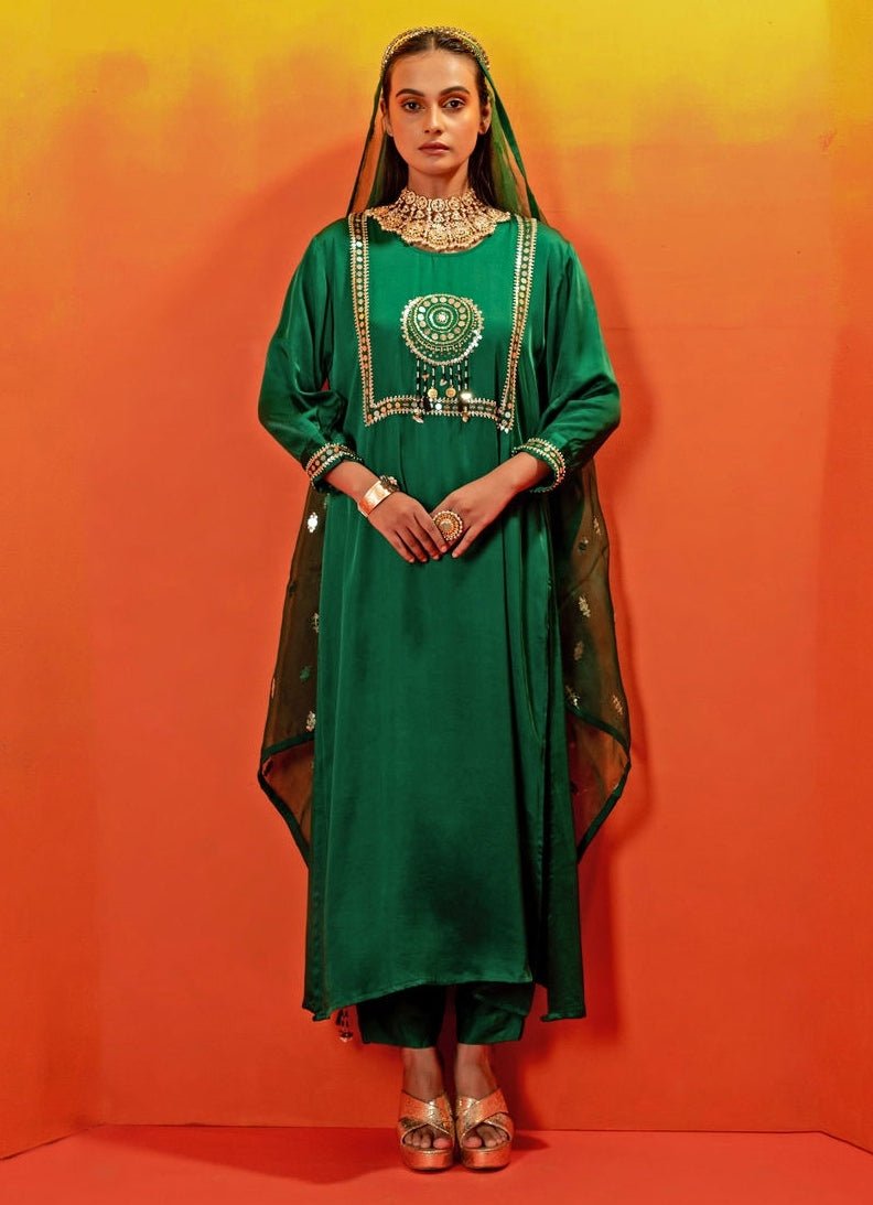 Green Embroidered Kurta Set Prahnaaya - Fabilicious Fashion