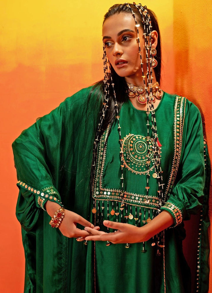 Green Embroidered Relaxed Fit Kurta Pant Set Prahnaaya - Fabilicious Fashion