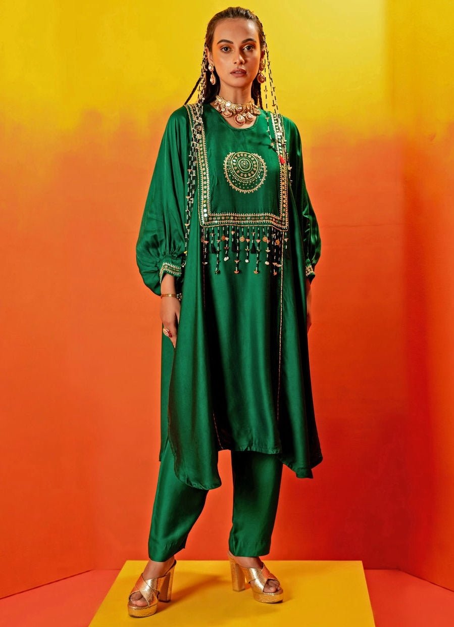 Green Embroidered Relaxed Fit Kurta Set Prahnaaya - Fabilicious Fashion