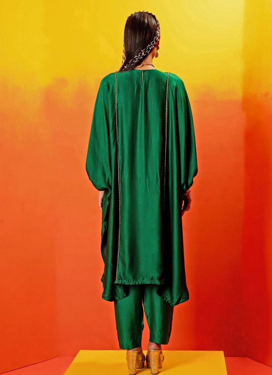 Green Embroidered Relaxed Fit Kurta Set Prahnaaya - Fabilicious Fashion