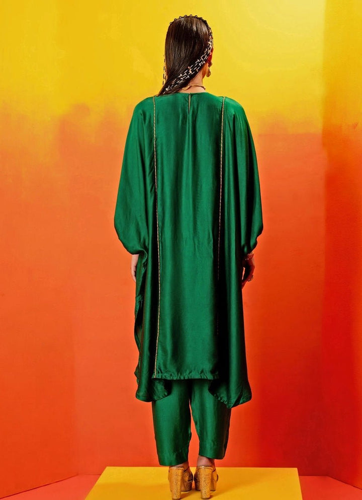 Green Embroidered Relaxed Fit Kurta Set Prahnaaya - Fabilicious Fashion