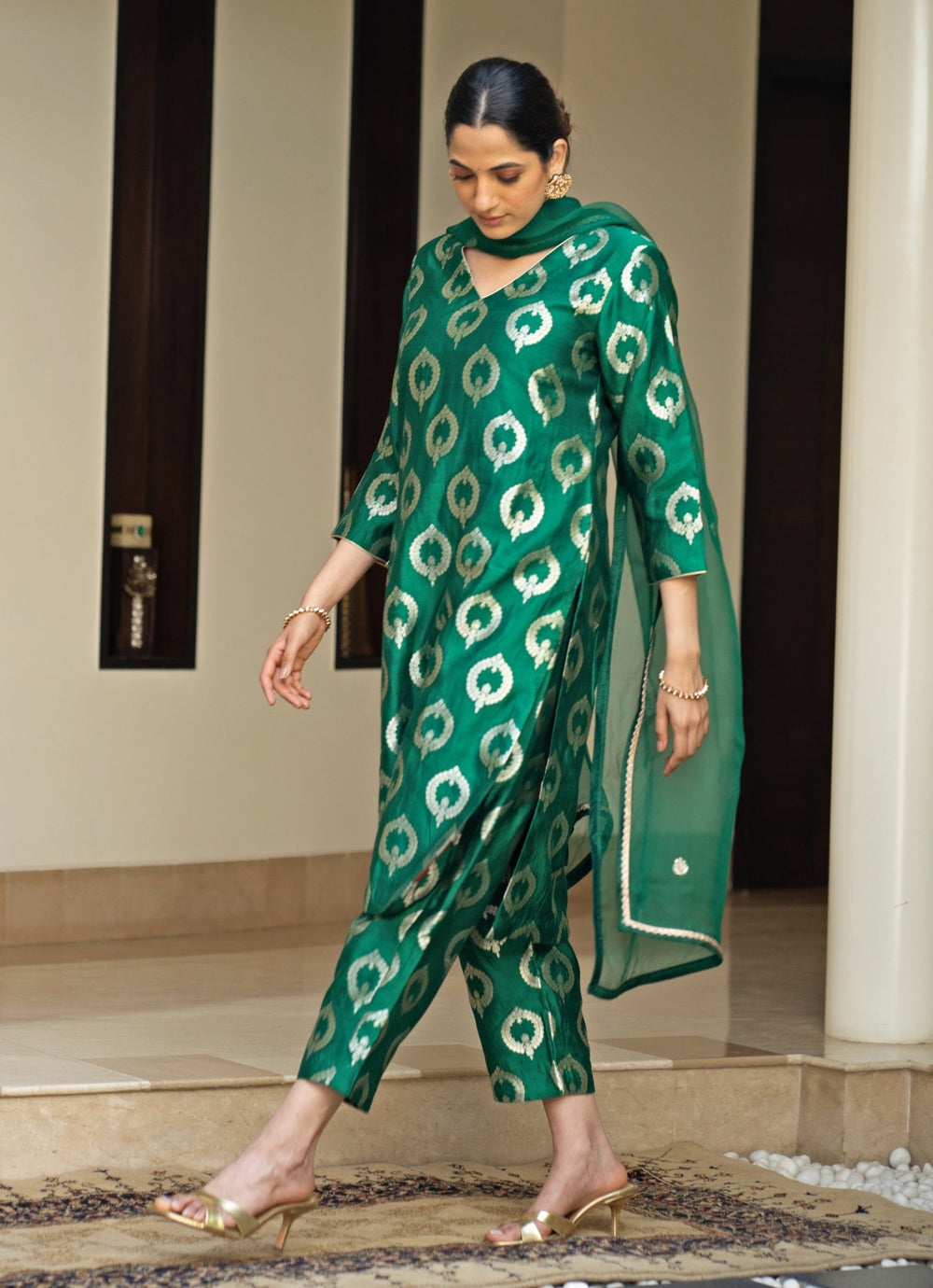 Green Handwoven Butti Silk Kurta Pant Set Sobariko - Fabilicious Fashion