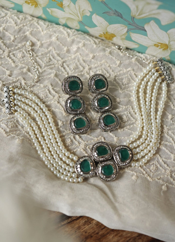 Do Taara Green Kundan Pearl Necklace SetFabilicious Fashion