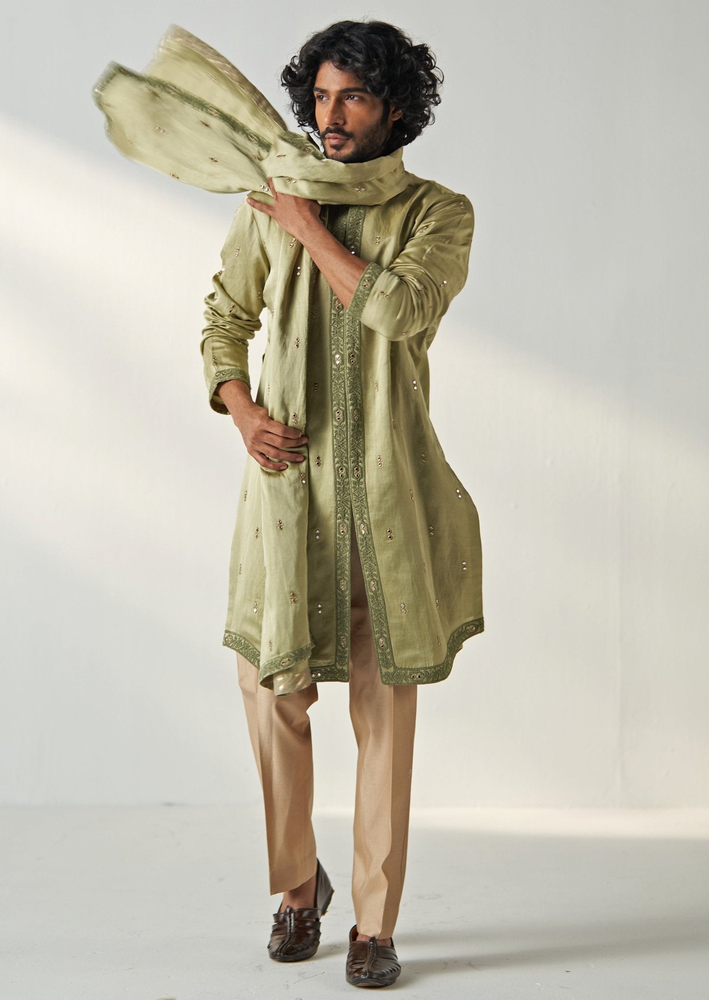 Green embroidered chanderi silk men's kurta for Eid by Studio Bagechaa