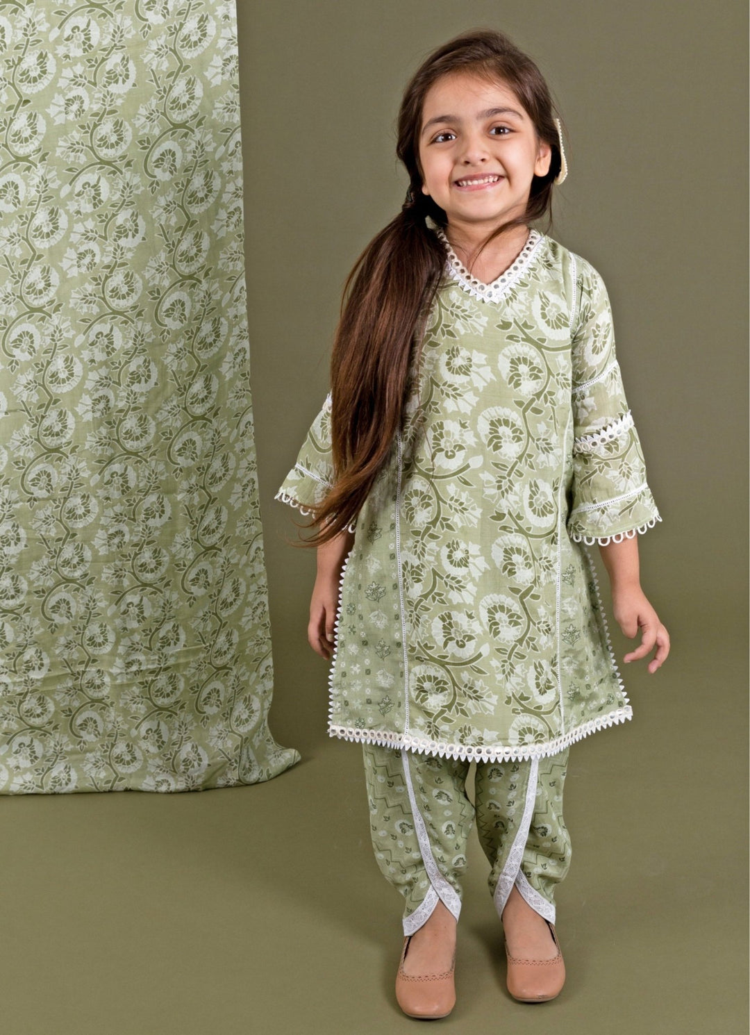 Green Printed Muslin Kurta Dhoti Set Chotibuti - Fabilicious Fashion