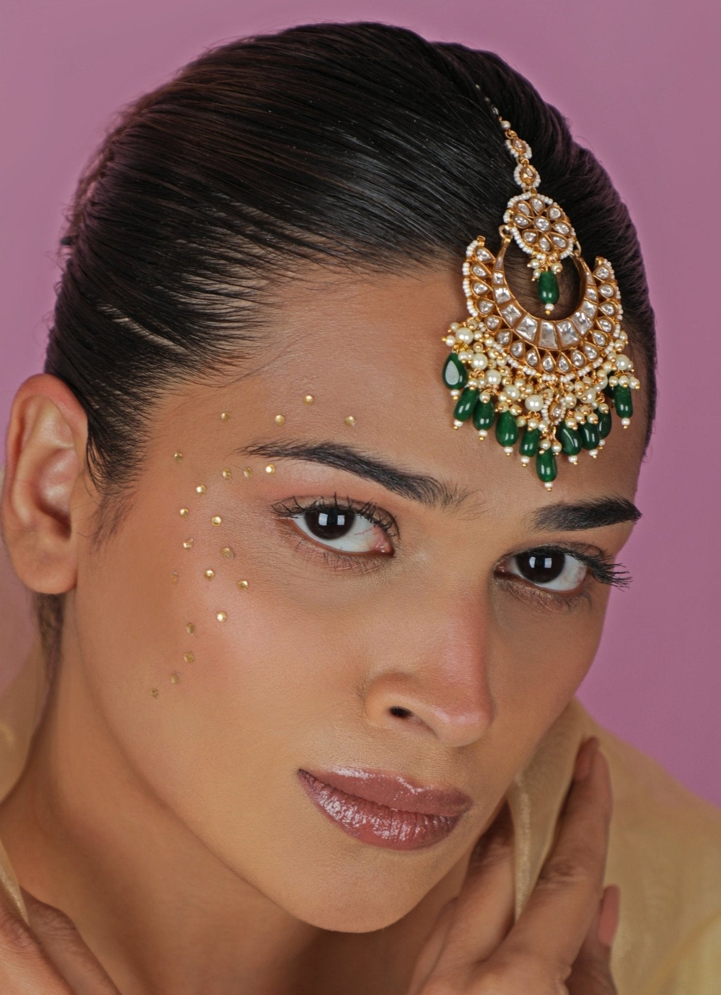 Maang tikka for face shape green stone and kundan matte gold design