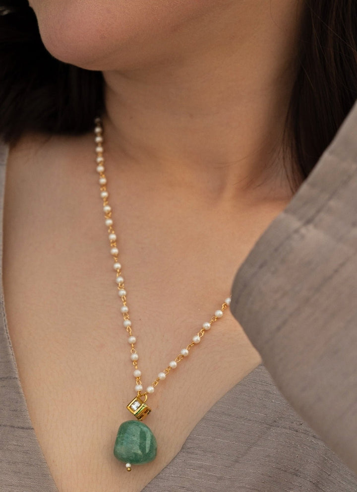 Do Taara Green Stone Kundan Pearl NecklaceFabilicious Fashion