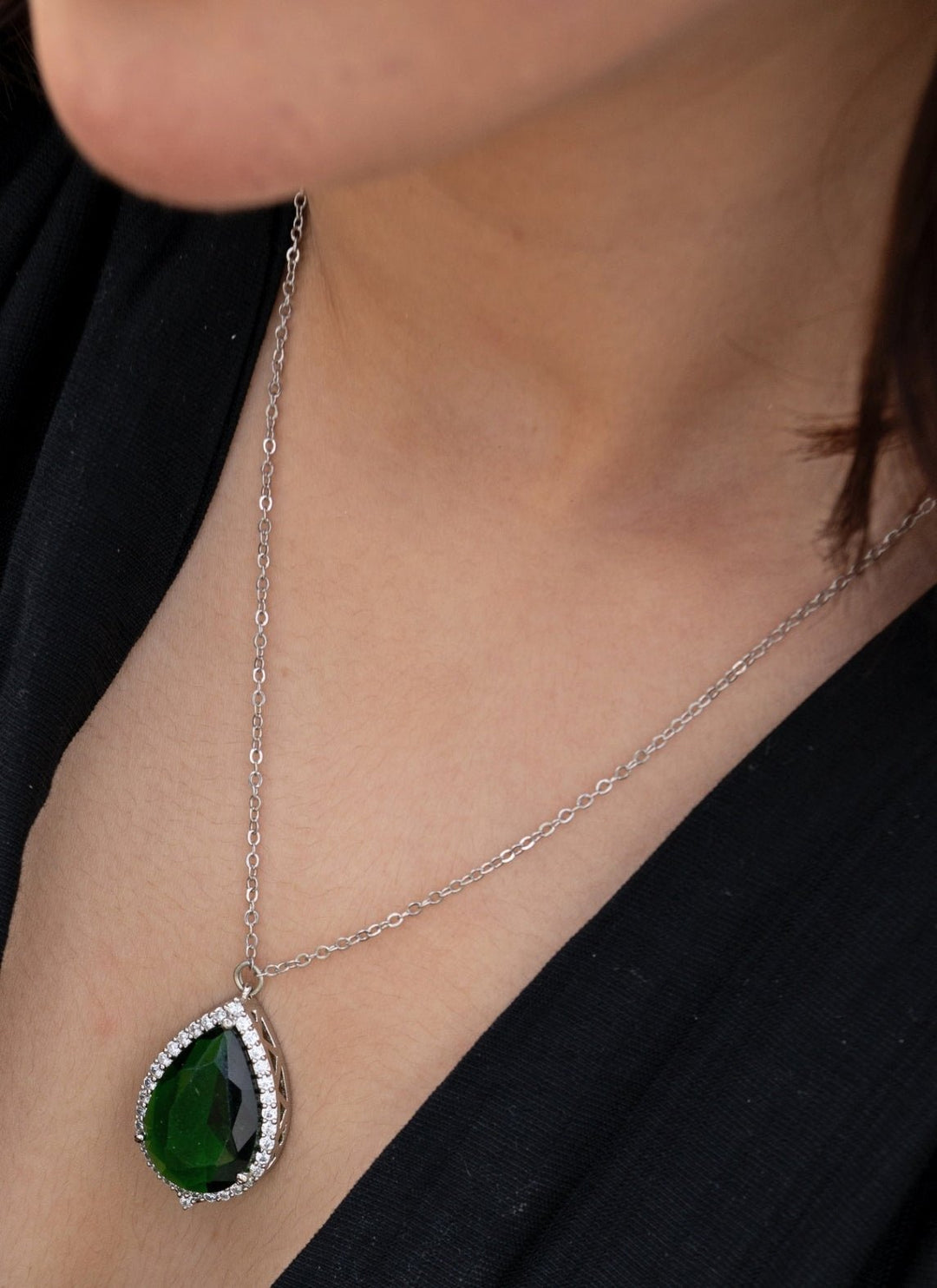Do Taara Green Stone NecklaceFabilicious Fashion