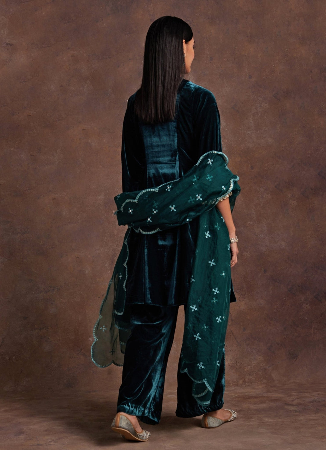 Green Velvet Embroidered Kurta Pants Set Sanya Gulati - Fabilicious Fashion