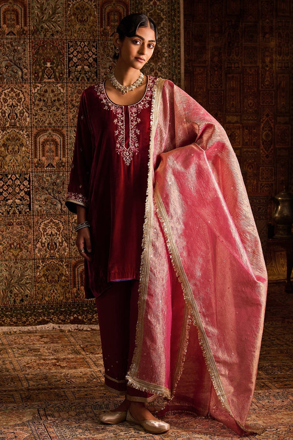 Hot pink silk velvet kurta pants set with contrast dupatta by Zoon Tribe