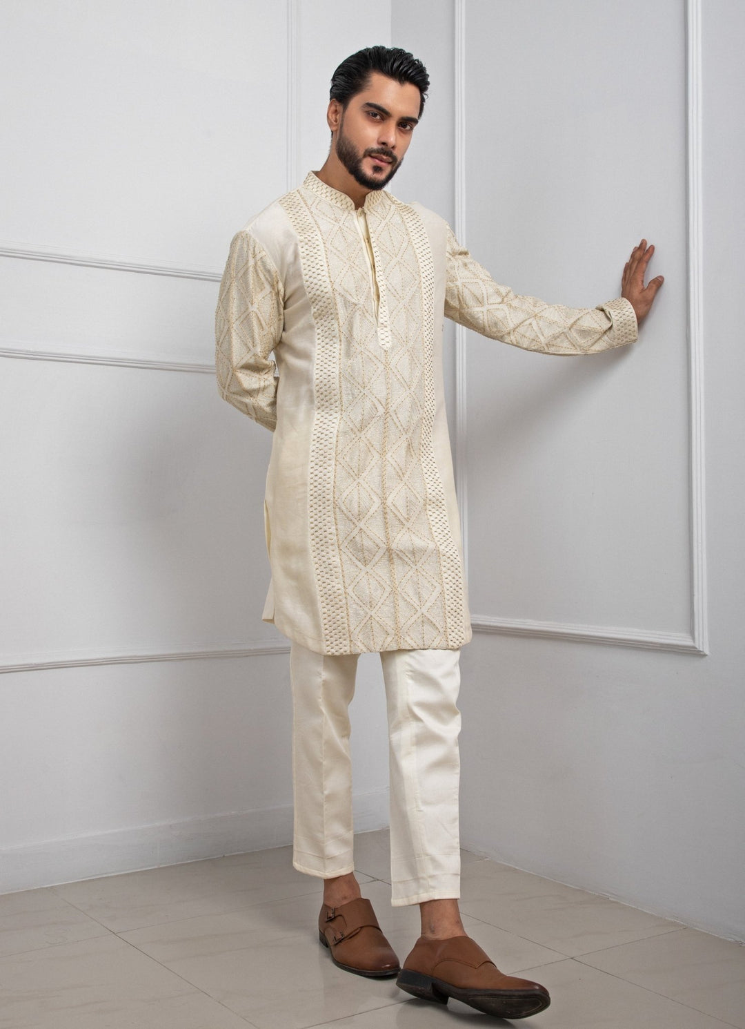 Ivory Embroidered Chanderi Kurta Pants Set Smriti - Fabilicious Fashion
