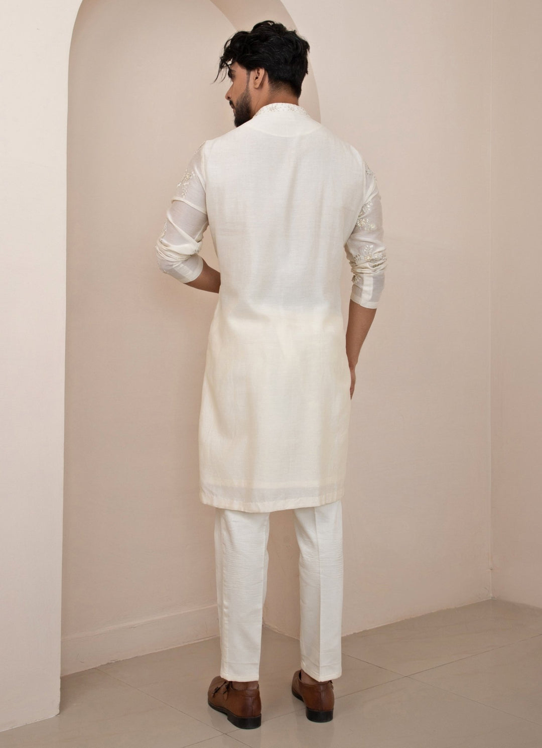 Ivory Embroidered Chanderi Kurta Pants Set Smriti - Fabilicious Fashion