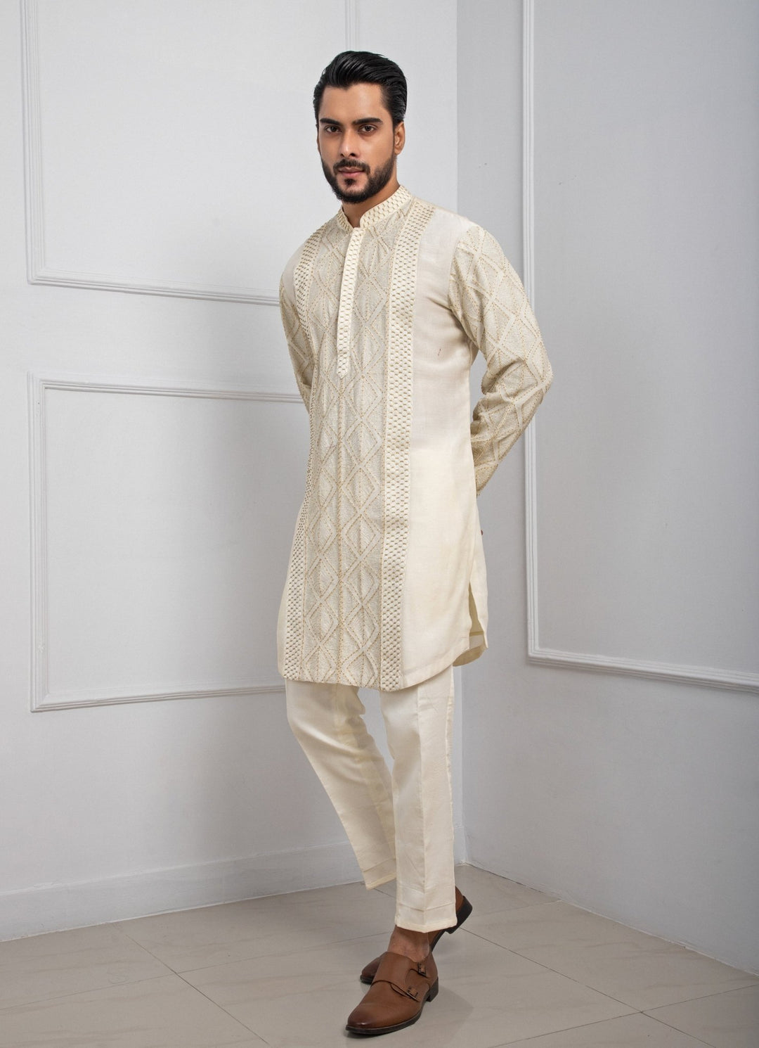 Ivory Embroidered Chanderi Kurta Pants Set Smriti - Fabilicious Fashion