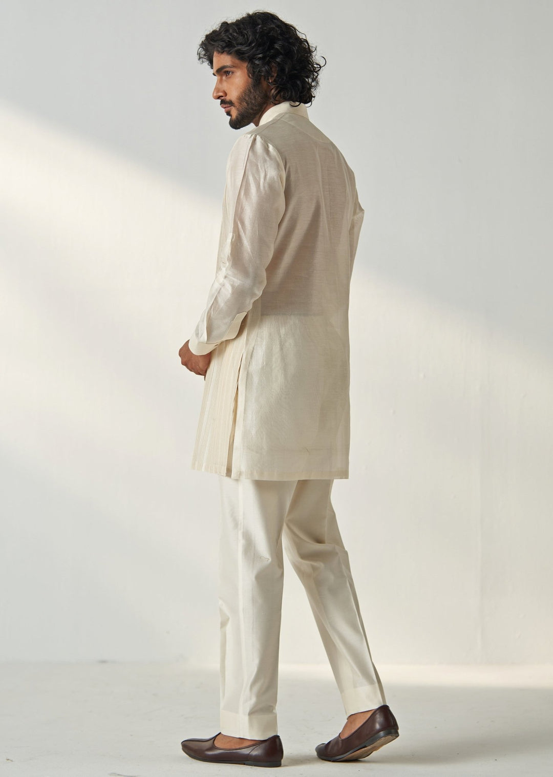 Ivory Embroidered Chanderi Silk Kurta Pajama Set Studio Bagechaa - Men - Fabilicious Fashion