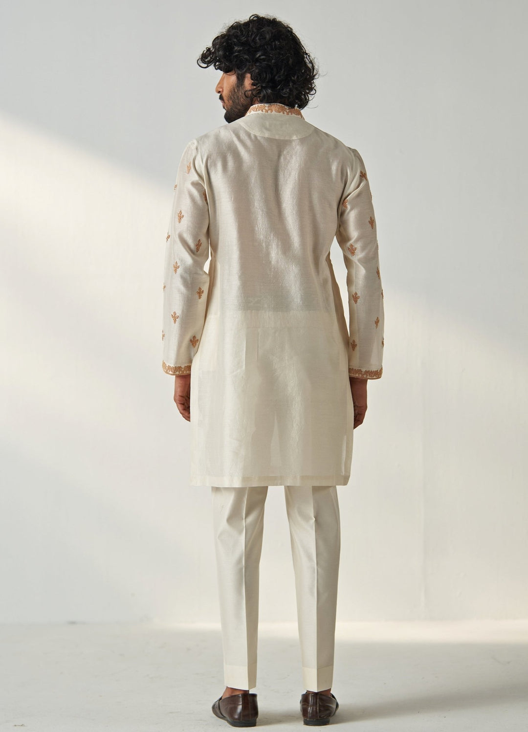 Ivory Embroidered Chanderi Silk Kurta Pant Set Studio Bagechaa - Men - Fabilicious Fashion
