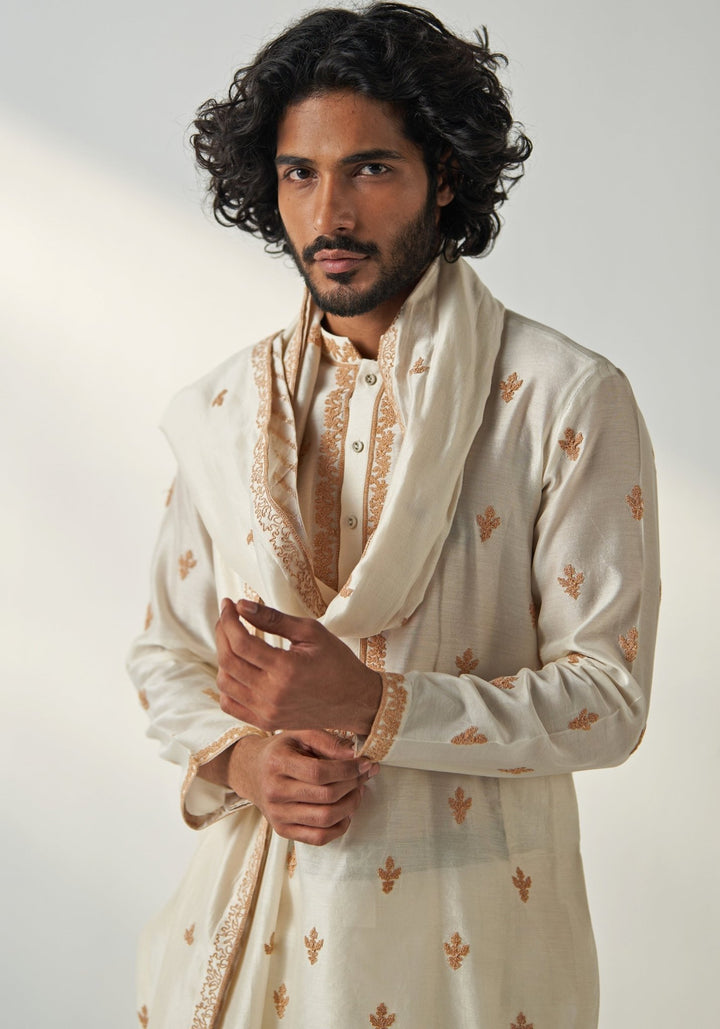 Ivory Embroidered Chanderi Silk Kurta Pant Set Studio Bagechaa - Men - Fabilicious Fashion