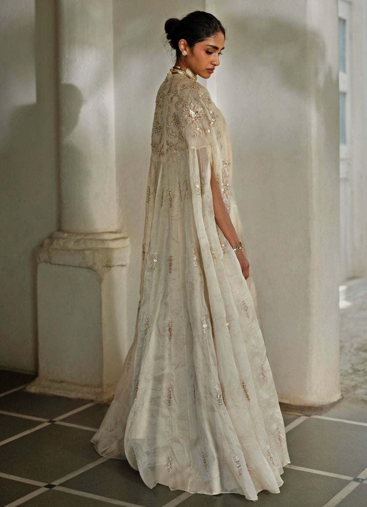 Anarkali suits for mother of the bride — Paulmi and Harsh ivory jamavar jacquard anarkali with cape