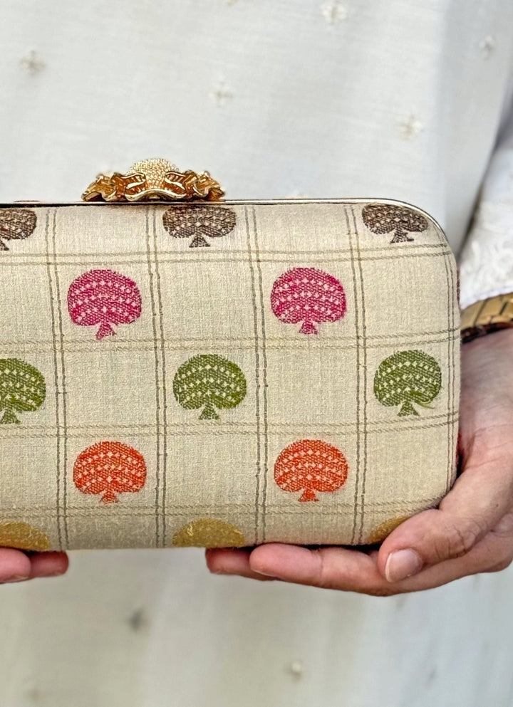 Ivory Silk Clutch Amyra - Fabilicious Fashion