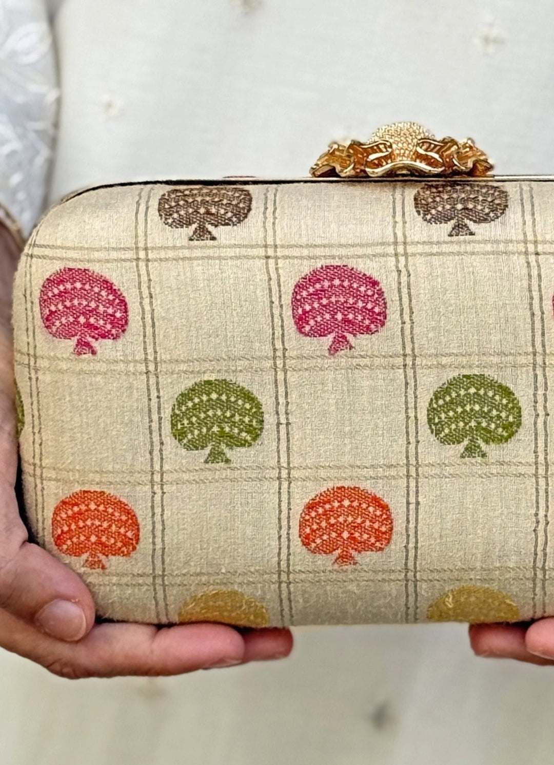 Ivory Silk Clutch Amyra - Fabilicious Fashion