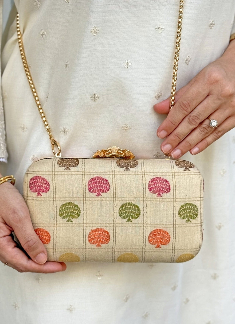 Ivory Silk Clutch Amyra - Fabilicious Fashion