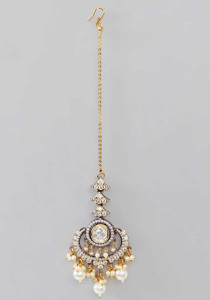 Kundan And Pearl Necklace Set Wit Maathatikki Zevar by Geeta - Fabilicious Fashion