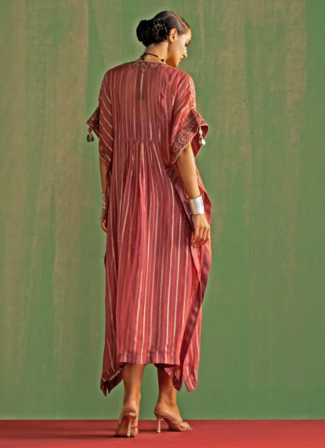 Lilac Pink Embroidered Kaftan Kurta Set Studio Bagechaa - Fabilicious Fashion