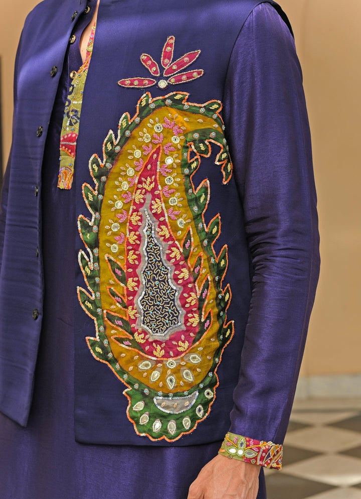Juhi Bengani - Men Navy Blue Embroidered Silk Bundi SetFabilicious Fashion