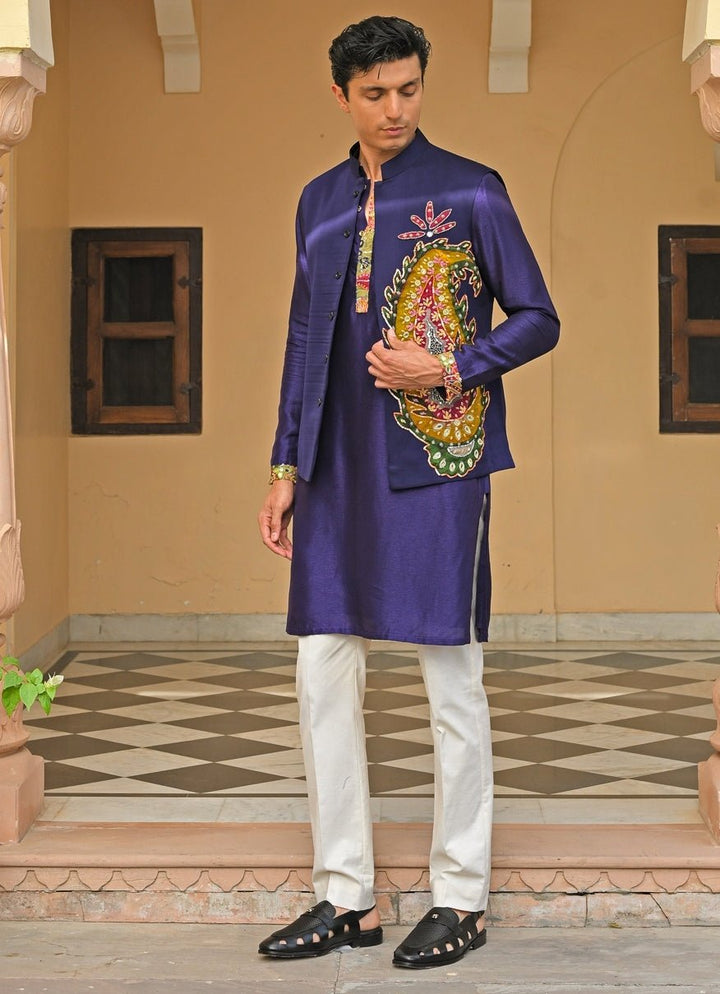 Juhi Bengani - Men Navy Blue Embroidered Silk Bundi SetFabilicious Fashion