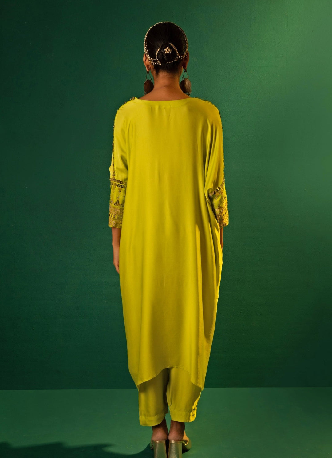 Neon Green Embroidered Anti - Fit Kurta Pant Set Prahnaaya - Fabilicious Fashion