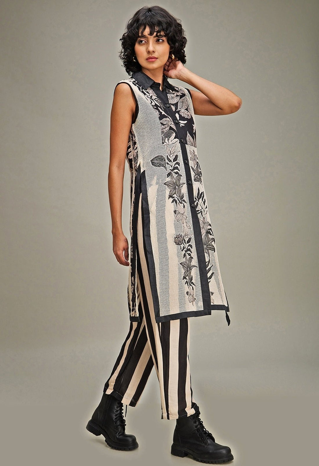 Off White Floral Embroidery Kurta And Pant Set Soup By Sougat Paul - Fabilicious Fashion