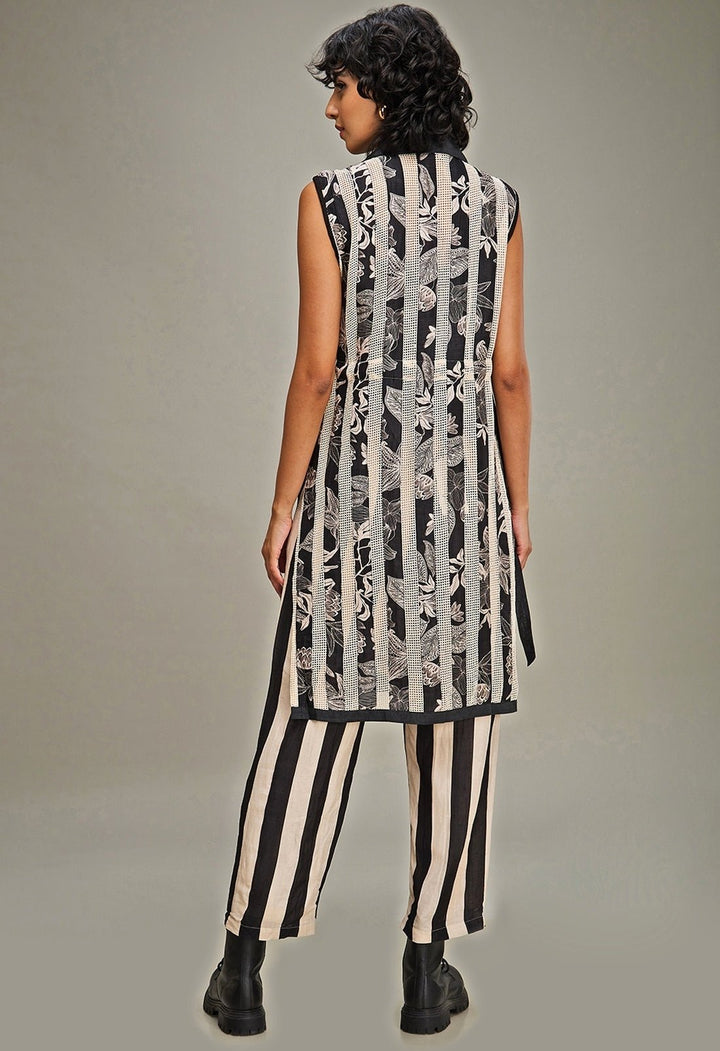 Off White Floral Embroidery Kurta And Pant Set Soup By Sougat Paul - Fabilicious Fashion