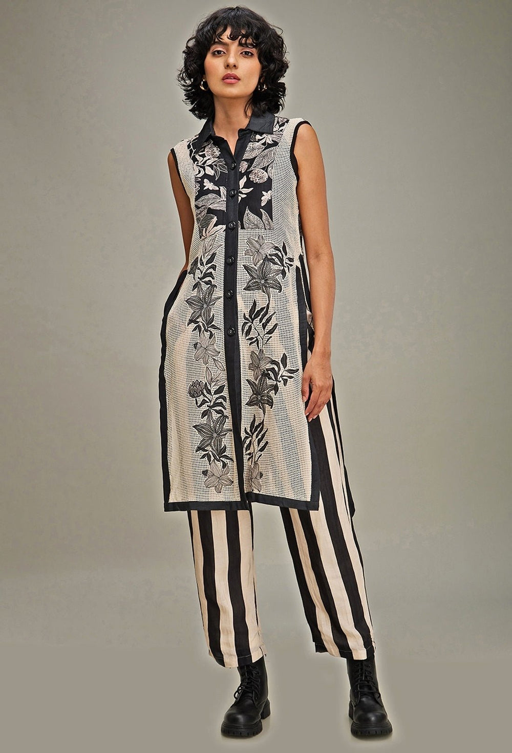 Off White Floral Embroidery Kurta And Pant Set Soup By Sougat Paul - Fabilicious Fashion