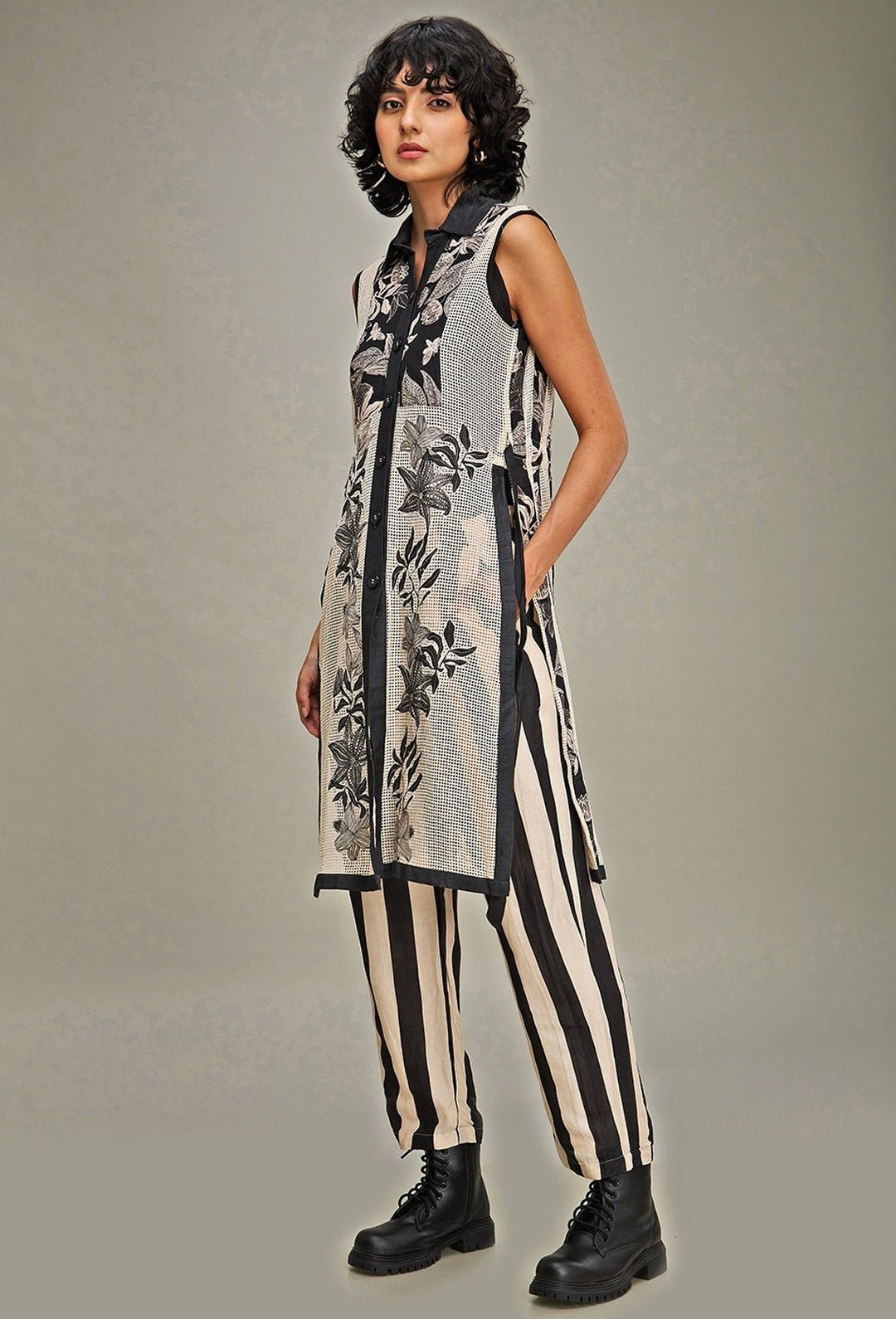 Off White Floral Embroidery Kurta And Pant Set Soup By Sougat Paul - Fabilicious Fashion