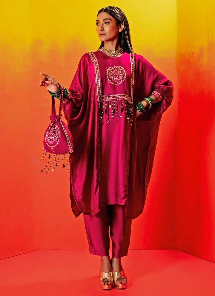 Pink Embroidered Kurta Set Prahnaaya - Fabilicious Fashion