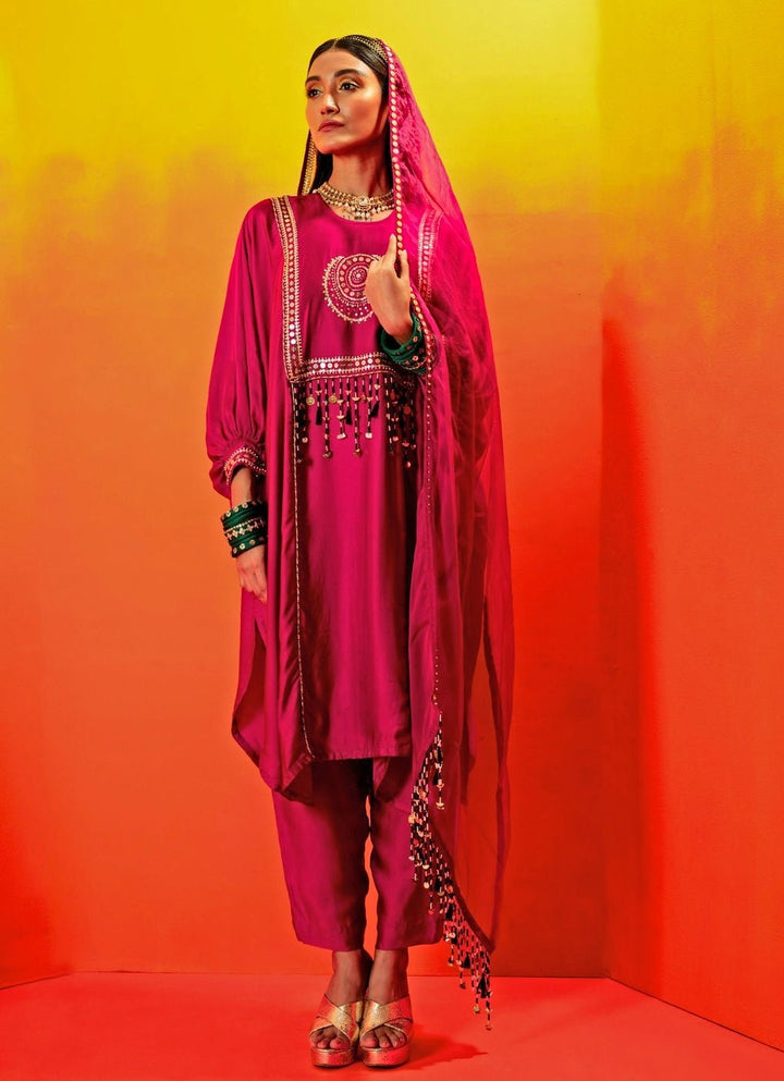 Pink Embroidered Kurta Set Prahnaaya - Fabilicious Fashion