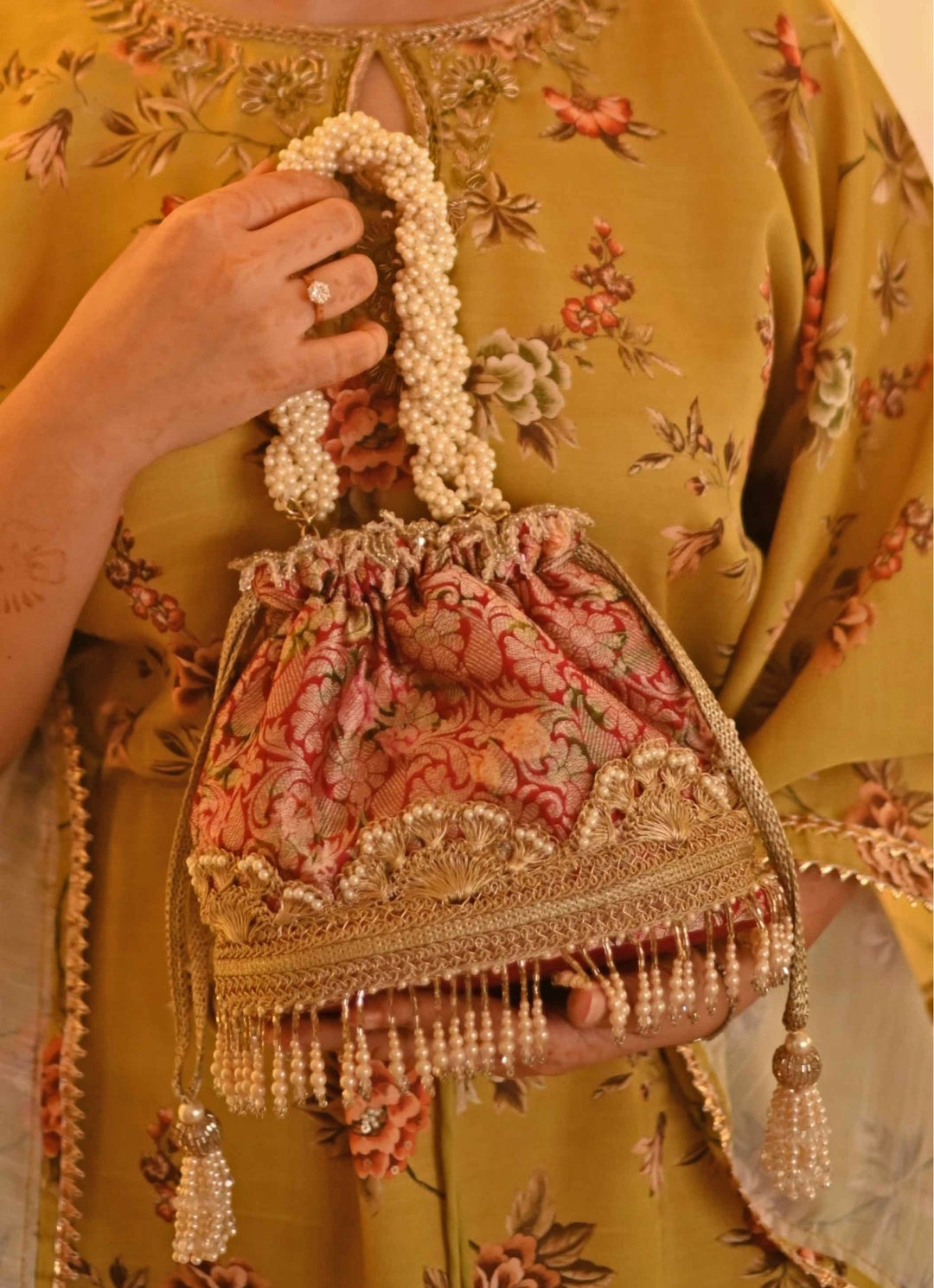 Red Brocade Bucket Bag AMYRA - Fabilicious Fashion