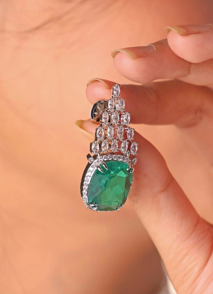 Mr Jewels Rhodium Plated Emerald Stone Pearl Choker SetFabilicious Fashion