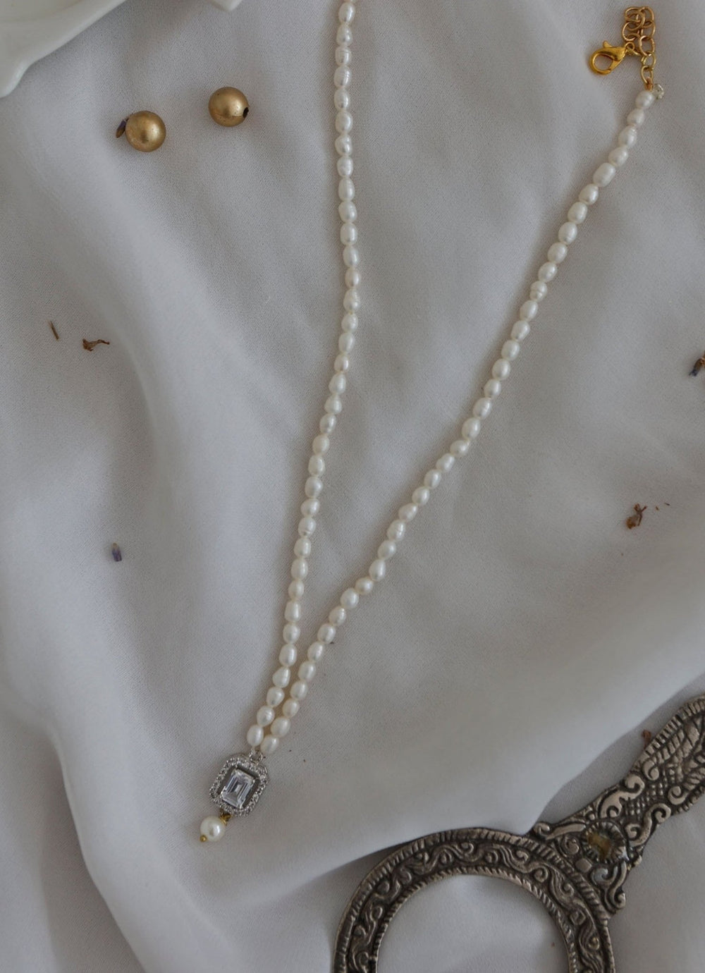 Do Taara Victorian Silver Pendant NecklaceFabilicious Fashion