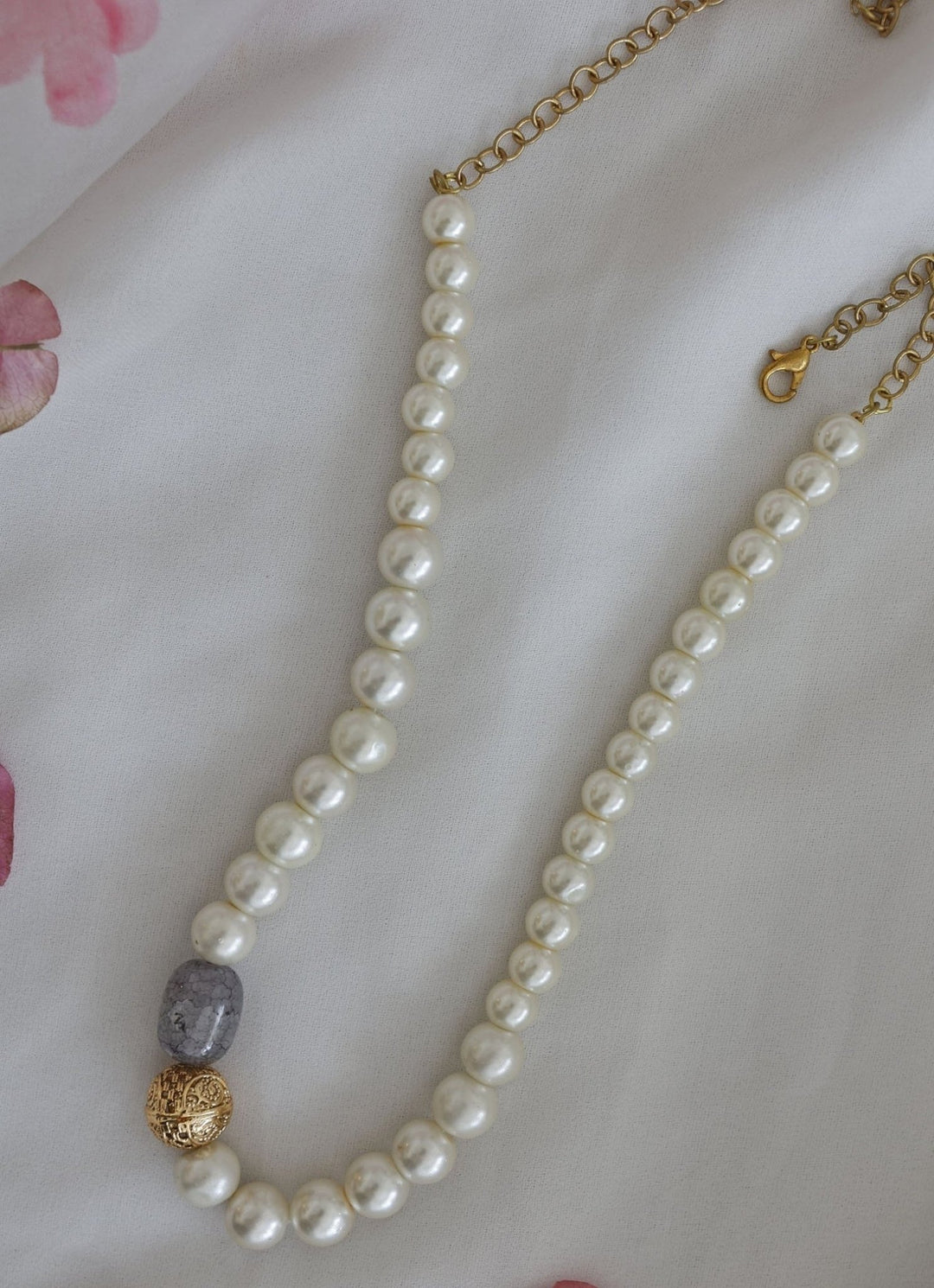 Do Taara White Pearl NecklaceFabilicious Fashion