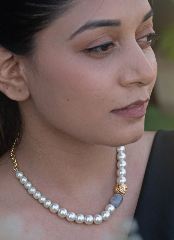 Do Taara White Pearl NecklaceFabilicious Fashion